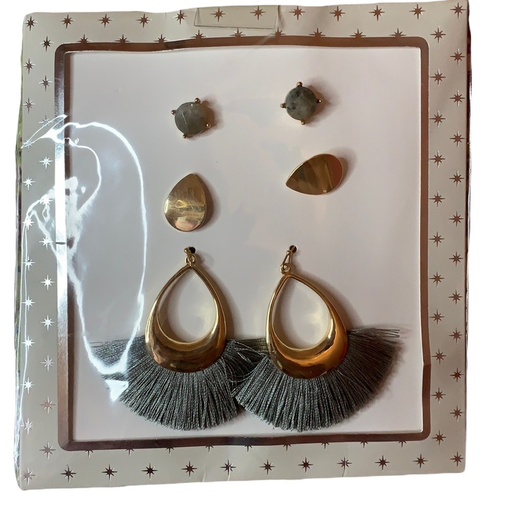 Bundle of bracelets and earrings. - Picture 2 of 4